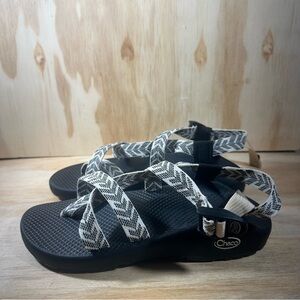 Chaco Sandals Black and Cream Chevron Straps Women’s Dize Size 9